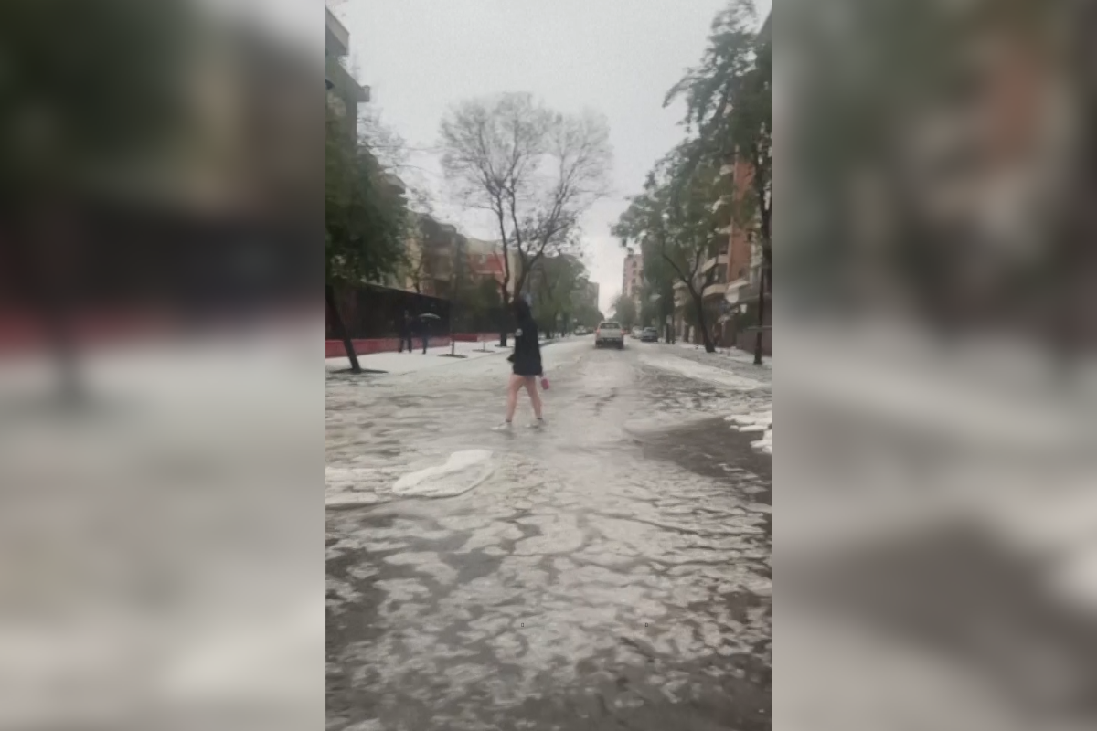Χιλή: Ισχυρές καταιγίδες και χαλαζόπτωση πλημμύρισαν το Σαντιάγο – Σε κόκκινο συναγερμό η πρωτεύουσα