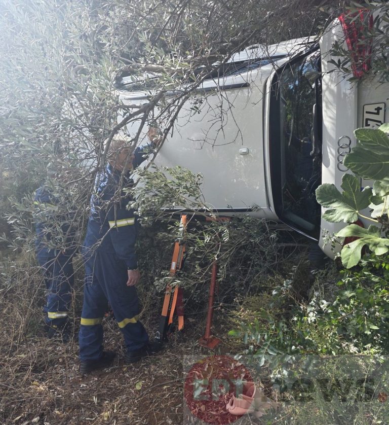 Χίος: Απεγκλωβισμός οδηγού από αυτοκίνητο που έπεσε στο κενό