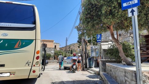 Στη Σάμο 165 μετανάστες από την Κρήτη με το «Express Jet» – Αναχώρηση περίπου 50 ατόμων το Σάββατο