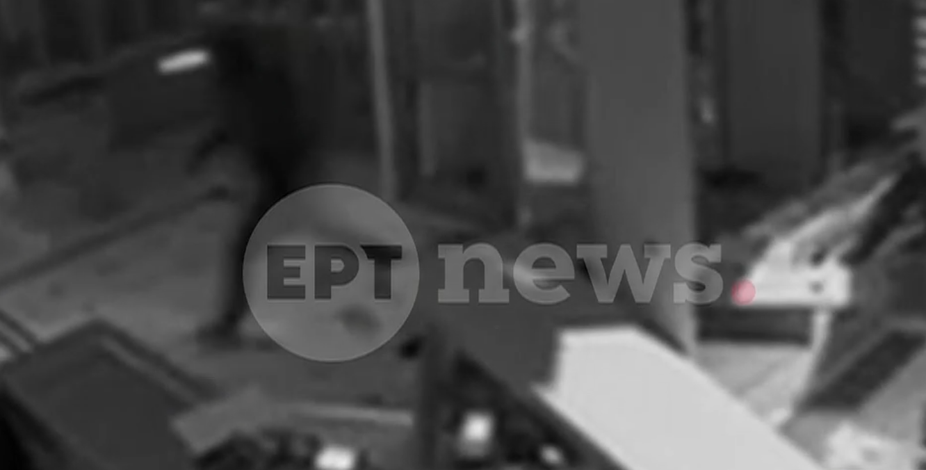 Αυλίδα: Διέρρηξαν κοσμηματοπωλείο με μπουλντόζα και άρπαξαν κοσμήματα – Βίντεο ντοκουμέντο του ΕΡΤnews