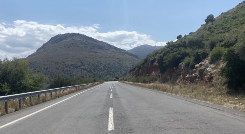 Τρίπολη: Συγκέντρωση ελαιοπαραγωγών έξω από τη Περιφέρεια