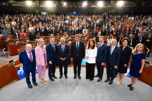 Ενδιάμεσες εκλογές ΗΠΑ: Η ακρίβεια πιέζει τον Τραμπ – Αντιδράσεις για τη συμφωνία με τον Πούτιν και μάχη για το Κογκρέσο