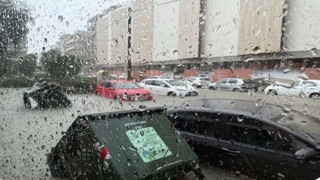 Σε κλοιό κακοκαιρίας τμήμα της χώρας: 112 στην Εύβοια, πλημμύρες στη Σκιάθο και απεγκλωβισμός γυναίκας στη Ρόδο – Πού χρειάζεται προσοχή