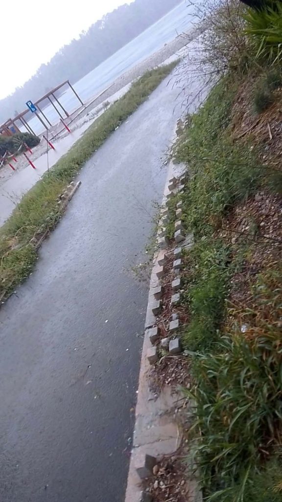 Σκόπελος και Αλόννησος: Πλημμυρισμένοι δρόμοι, εκτεταμένες ζημιές, διακοπές ρεύματος – Ιστιοφόρο έπεσε στα βράχια, διασώθηκαν δύο