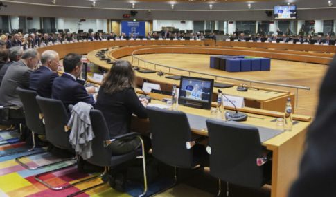 Χίος: Απεγκλωβισμός οδηγού από αυτοκίνητο που έπεσε στο κενό