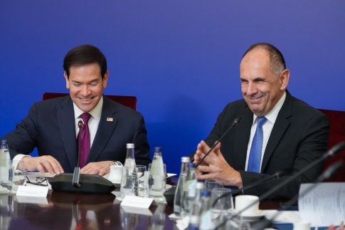 Καλαμάτα: Παράσταση διαμαρτυρίας αγροτών στην ΑΑΔΕ – «Έρχονται κινητοποιήσεις δυναμικότερες από τις περυσινές»
