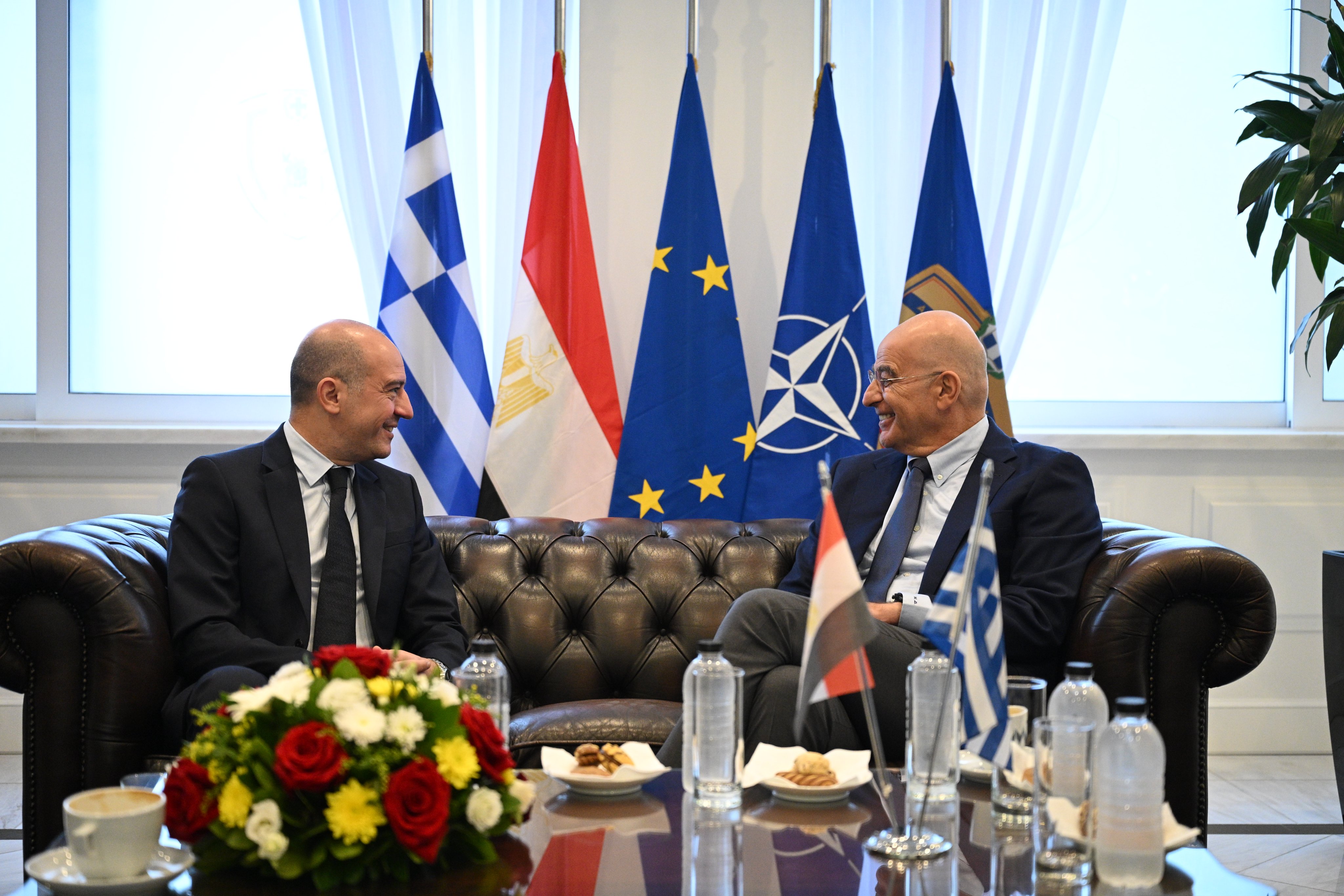 Συνάντηση Δένδια με τον πρέσβη της Αιγύπτου – Στο επίκεντρο η αμυντική συνεργασία