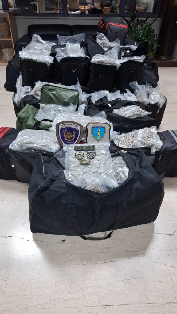 Κατάσχεση 360 κιλών κάνναβης αξίας 1,08 εκατ. ευρώ από το λιμενικό – Κικίλιας: «Συνεχίζουμε καθημερινά τη μάχη κατά της διακίνησης ναρκωτικών»