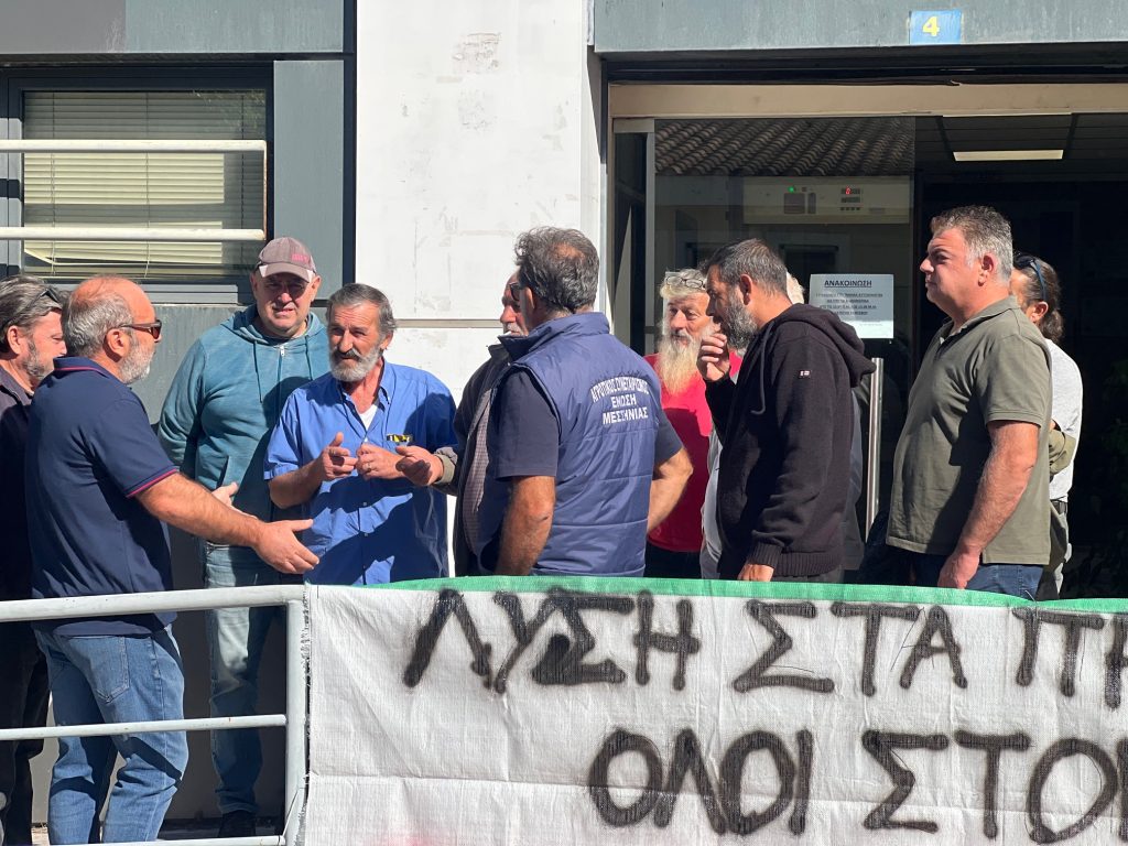 Καλαμάτα: Παράσταση διαμαρτυρίας αγροτών στην ΑΑΔΕ – «Έρχονται κινητοποιήσεις δυναμικότερες από τις περυσινές»