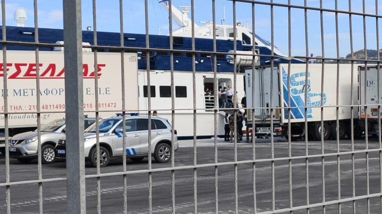Στη Σάμο 165 μετανάστες από την Κρήτη με το «Express Jet» – Αναχώρηση περίπου 50 ατόμων το Σάββατο