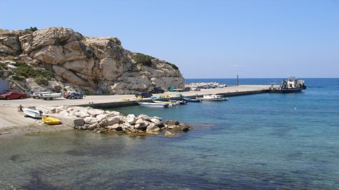 Νάξος: Ανήλικος και χωρίς δίπλωμα ο οδηγός του αυτοκινήτου που τραυμάτισε αστυνομικό