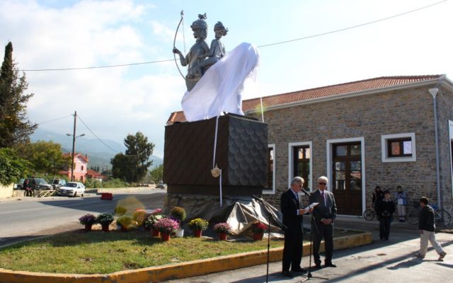 «Δεν κάνω πίσω, θα πάρουμε τον Κένταυρο» – Ο άνθρωπος που έφερε το άγαλμα στο Πήλιο ζητά τώρα να επιστραφεί