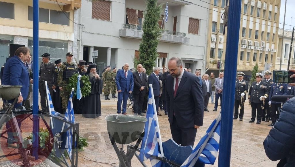 Παρέλασαν μόνο στρατιωτικά τμήματα στη Χίο λόγω καιρού