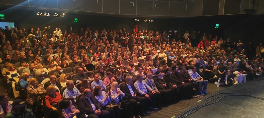 Κοζάνη: Μια μεγάλη αγκαλιά αγάπης για επτά παιδιά με σοβαρά προβλήματα υγείας – Τα παιδιά τραγούδησαν για τα παιδιά