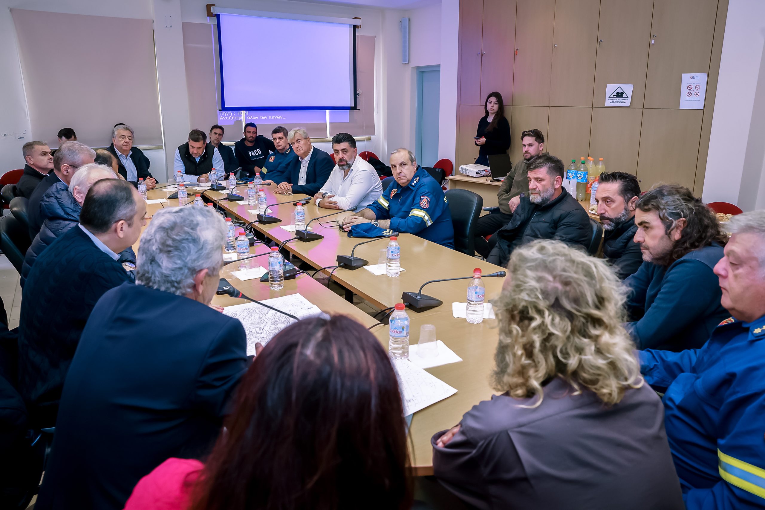 ΣΥΣΚΕΨΗ ΚΥΒΕΡΝΗΤΙΚΟΥ ΚΛΙΜΑΚΙΟΥ ΜΕ ΦΟΡΕΙΣ ΣΤΟ ΔΗΜΑΡΧΕΙΟ ΟΡΟΠΕΔΙΟΥ ΛΑΣΙΘΙΟΥ ΣΤΗΝ ΚΡΗΤΗ (ΣΤΕΦΑΝΟΣ ΡΑΠΑΝΗΣ / EUROKINISSI)