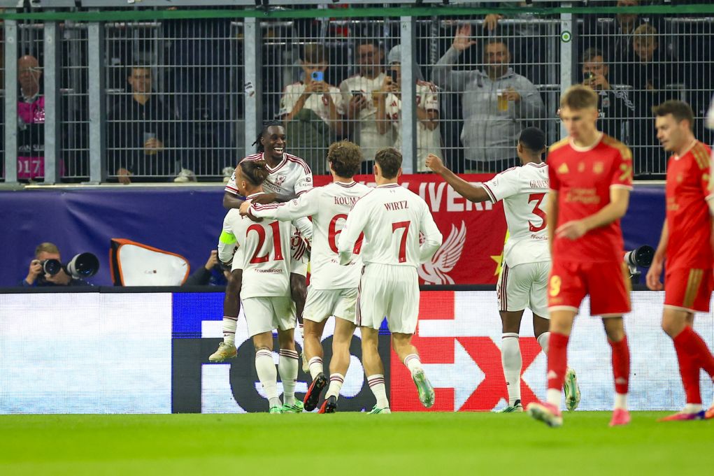Champions League: «Εξάρα» της Λίβερπουλ στην Αυστρία επί τς ΛΑΣΚ με Τσιμίκα αρχηγό – Η Φέγενορντ νίκησε 3-2 την Κόμο του Δουβίκα
