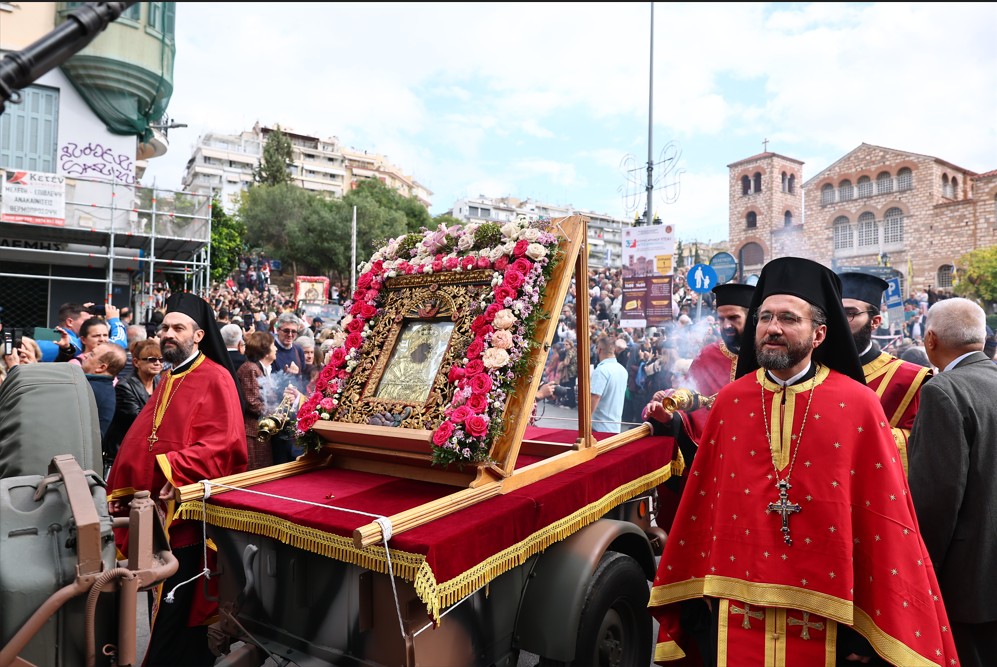 Θεσσαλονίκη: Χιλιάδες πιστοί στη λιτάνευση της Ιερής εικόνας του Αγίου Δημητρίου και της Παναγίας της «Χοζοβιώτισσας»