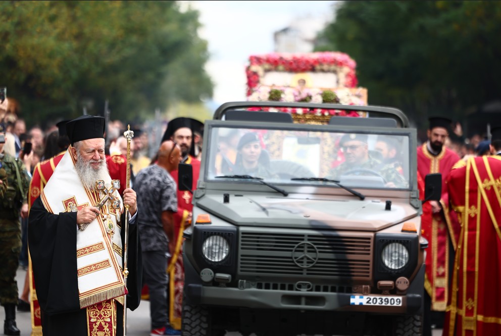 Θεσσαλονίκη: Χιλιάδες πιστοί στη λιτάνευση της Ιερής εικόνας του Αγίου Δημητρίου και της Παναγίας της «Χοζοβιώτισσας»