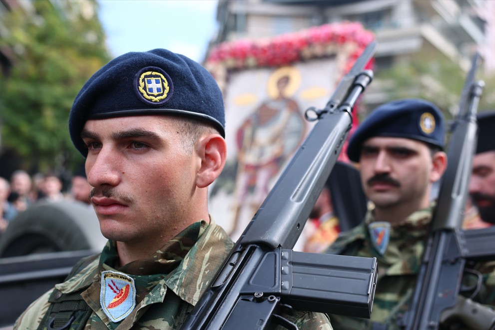 Θεσσαλονίκη: Χιλιάδες πιστοί στη λιτάνευση της Ιερής εικόνας του Αγίου Δημητρίου και της Παναγίας της «Χοζοβιώτισσας»