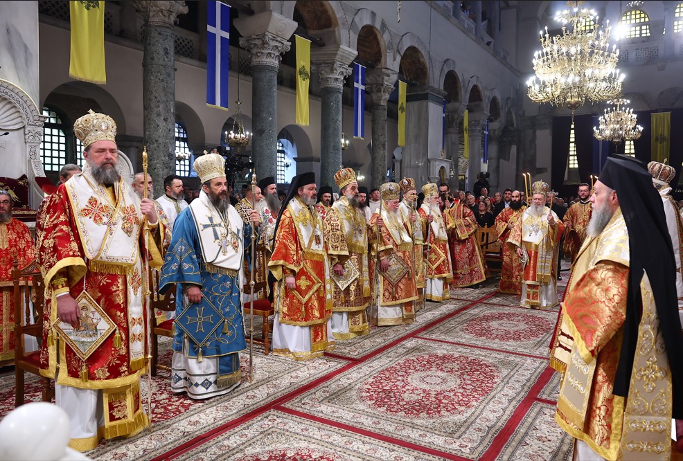 Θεσσαλονίκη: Χιλιάδες πιστοί στη λιτάνευση της Ιερής εικόνας του Αγίου Δημητρίου και της Παναγίας της «Χοζοβιώτισσας»