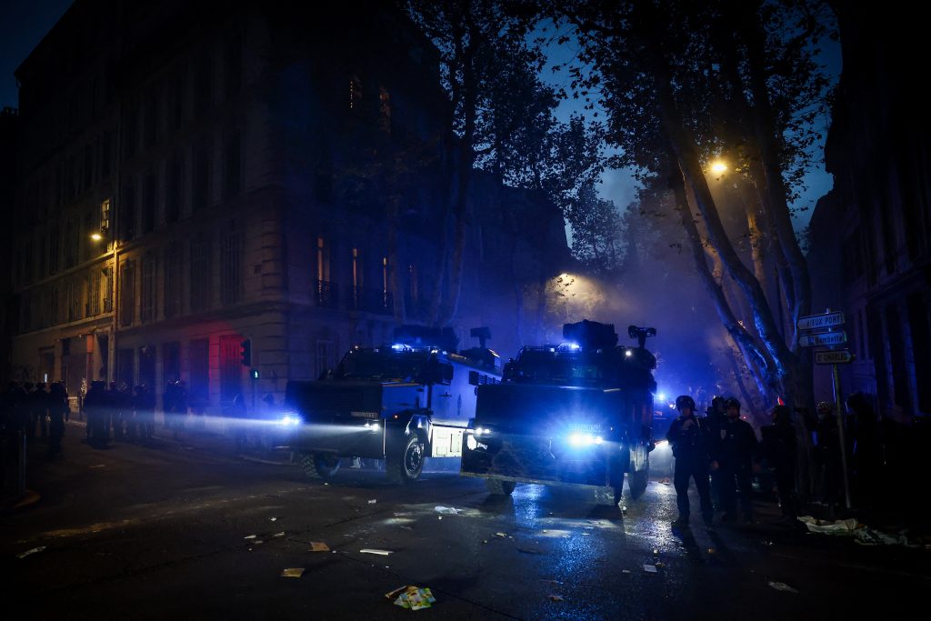 Το ΕΡΤnews στο Παρίσι: Επεισόδια μετά το τέλος της ειρηνικής διαδήλωσης – «Ήταν μια επιτυχία», είπε ο υπουργός Εσωτερικών, 1.000 προσαγωγές