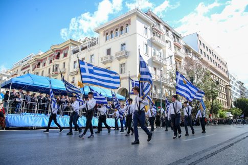 Θεσσαλονίκη: Ολοκληρώθηκε η μαθητική παρέλαση- Αγγελούδης: «Η παρέλαση των νέων παιδιών υπενθυμίζει πως μια ισχυρή πατρίδα απαιτεί ισχυρά θεμέλια»