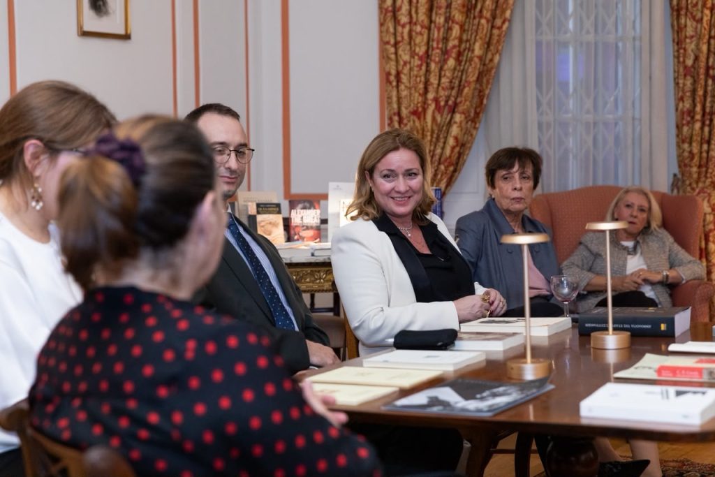 Βρετανία: Πρώτη ελληνική διάκριση στα βραβεία της Frieze London για τον Τεό Τριανταφυλλίδη