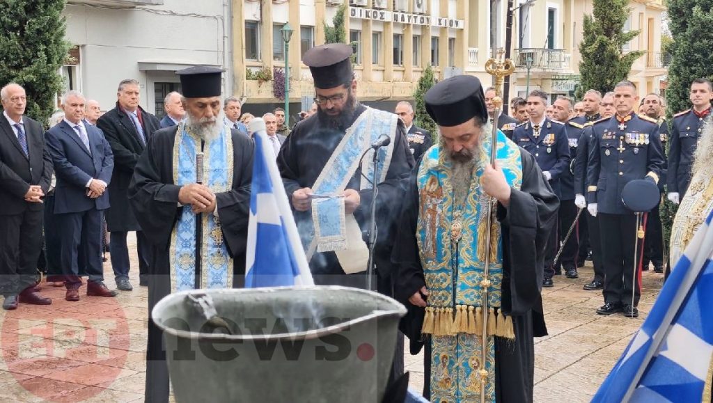 Παρέλασαν μόνο στρατιωτικά τμήματα στη Χίο λόγω καιρού