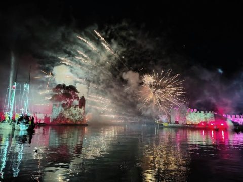 Σαουδική Αραβία: Πύραυλος έπληξε το αεροδρόμιο του Ριάντ – Τουλάχιστον δύο νεκροί, έκτακτες ταξιδιωτικές οδηγίες από πρεσβείες