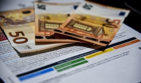 Ελευσίνα: Ταυτοποιήθηκαν οι δύο δράστες της επίθεσης με μαχαίρι σε 32χρονο – Γνώριμοι στις Αρχές οι δύο νεαροί