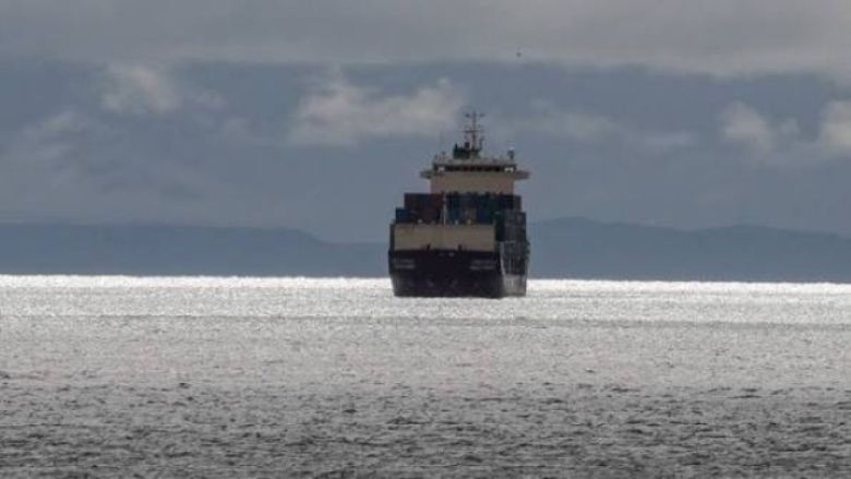 Neptune Ethos: Ασφαλείς και οι 36 επιβαίνοντες μετά την προσάραξη στη Σαλαμίνα