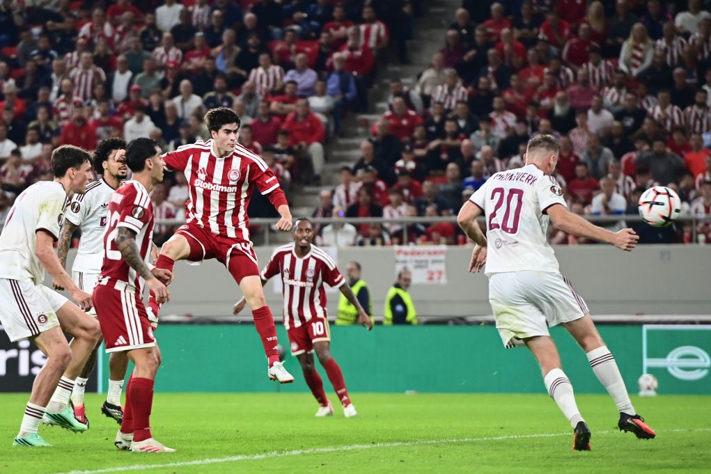 Europa League: Στην κορυφή ο Ολυμπιακός με «λύτρωση» από αυτογκόλ, 1-0 την Σπάρτα Πράγας στο «καυτό» Καραϊσκάκης 