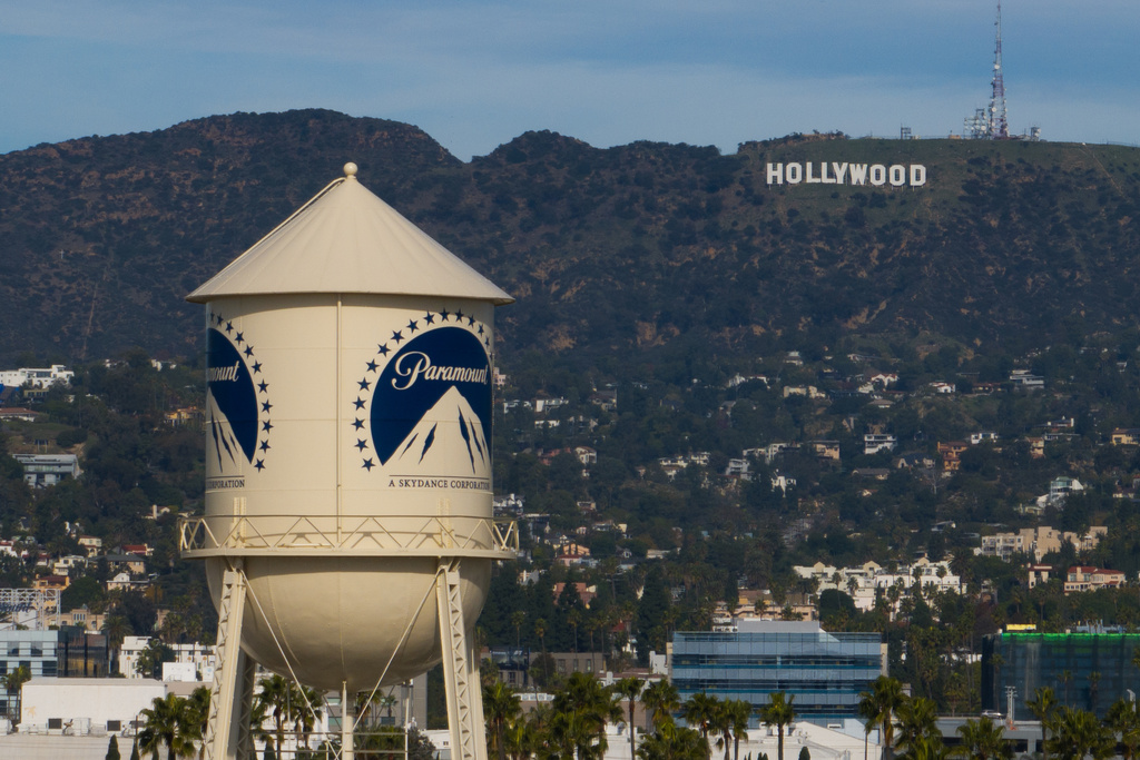 «Κλείδωσε» η εξαγορά μαμούθ: Η Paramount αποκτά τη Warner Bros. Discovery έναντι 81 δισ. δολαρίων – Οι αντιδράσεις του Χόλιγουντ, ο Τραμπ και τα πετροδόλαρα