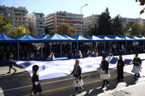 Θεσσαλονίκη: Εγκαταλελειμμένα κτήρια αφημένα στο έλεος του χρόνου – Ερωτήματα για την ασφάλεια των διερχόμενων πολιτών
