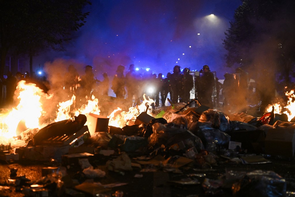 Χάος και βία στο Παρίσι: Έλληνες περιγράφουν στο ΕΡΤnews όσα βίωσαν εν μέσω των βίαιων ταραχών