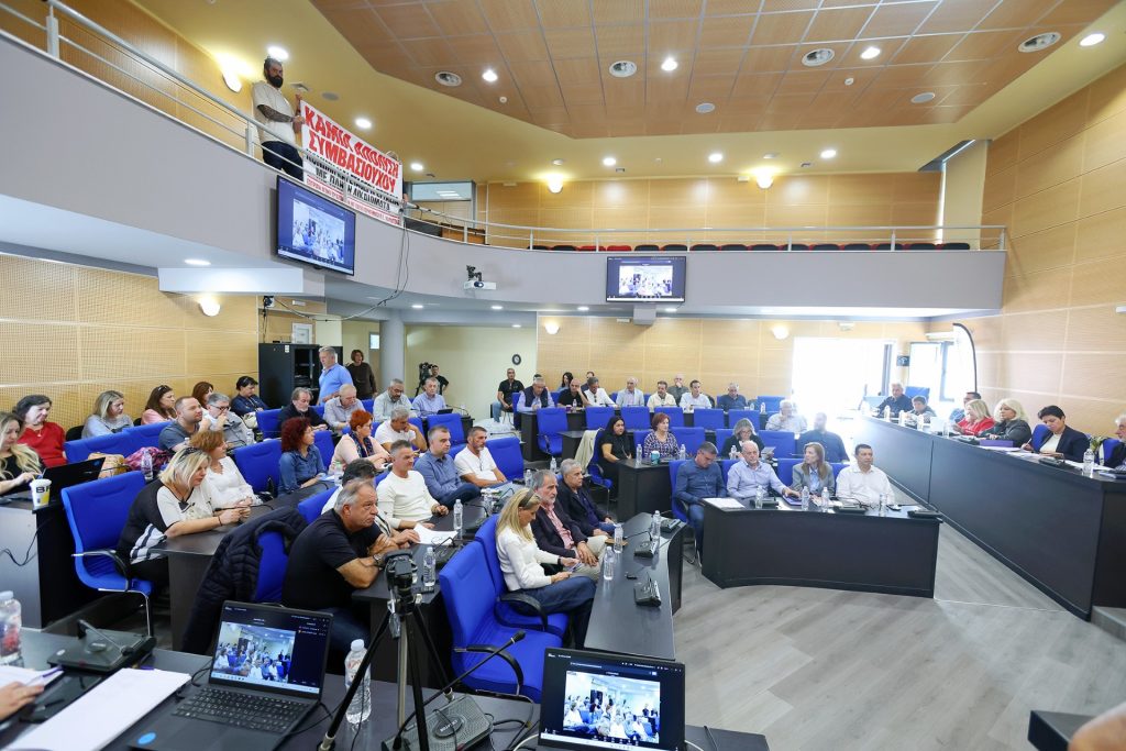 Θεσσαλία: Οι εκκρεμότητες σε οδικούς άξονες, ύδρευση Ανατολικής Καρδίτσας και εργαζομένων στην καθαριότητα στο περιφερειακό συμβούλιο