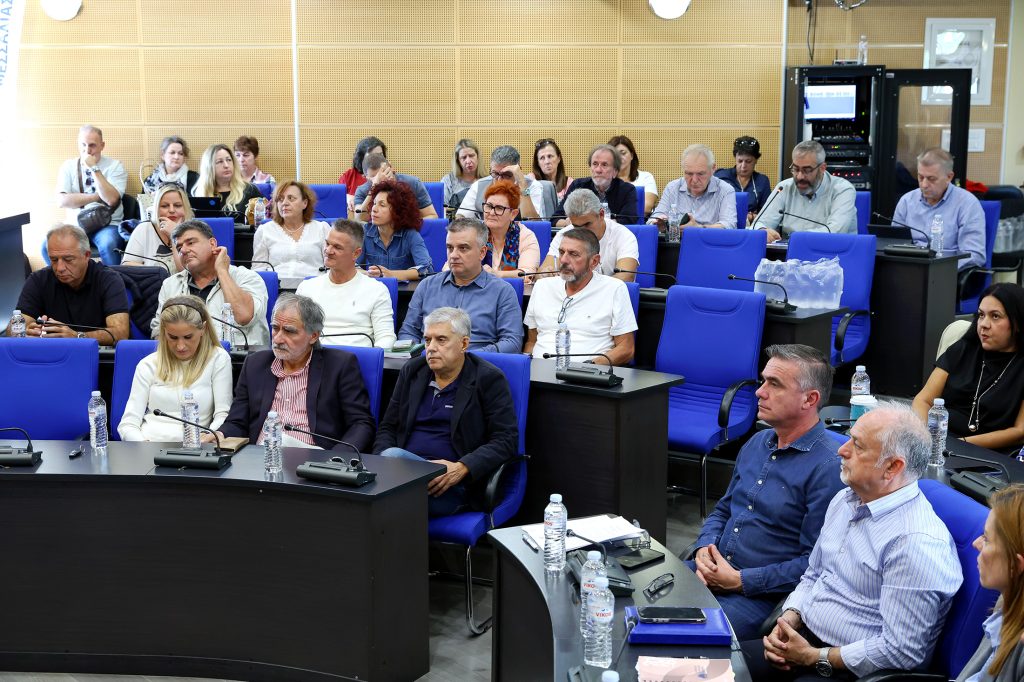 Θεσσαλία: Οι εκκρεμότητες σε οδικούς άξονες, ύδρευση Ανατολικής Καρδίτσας και εργαζομένων στην καθαριότητα στο περιφερειακό συμβούλιο