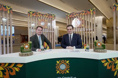 Αλβανία: Το ΕΡΤnews στις επειδοδιακές διαδηλώσεις στα Τίρανα – Δεκάδες τραυματίες στα νοσοκομεία