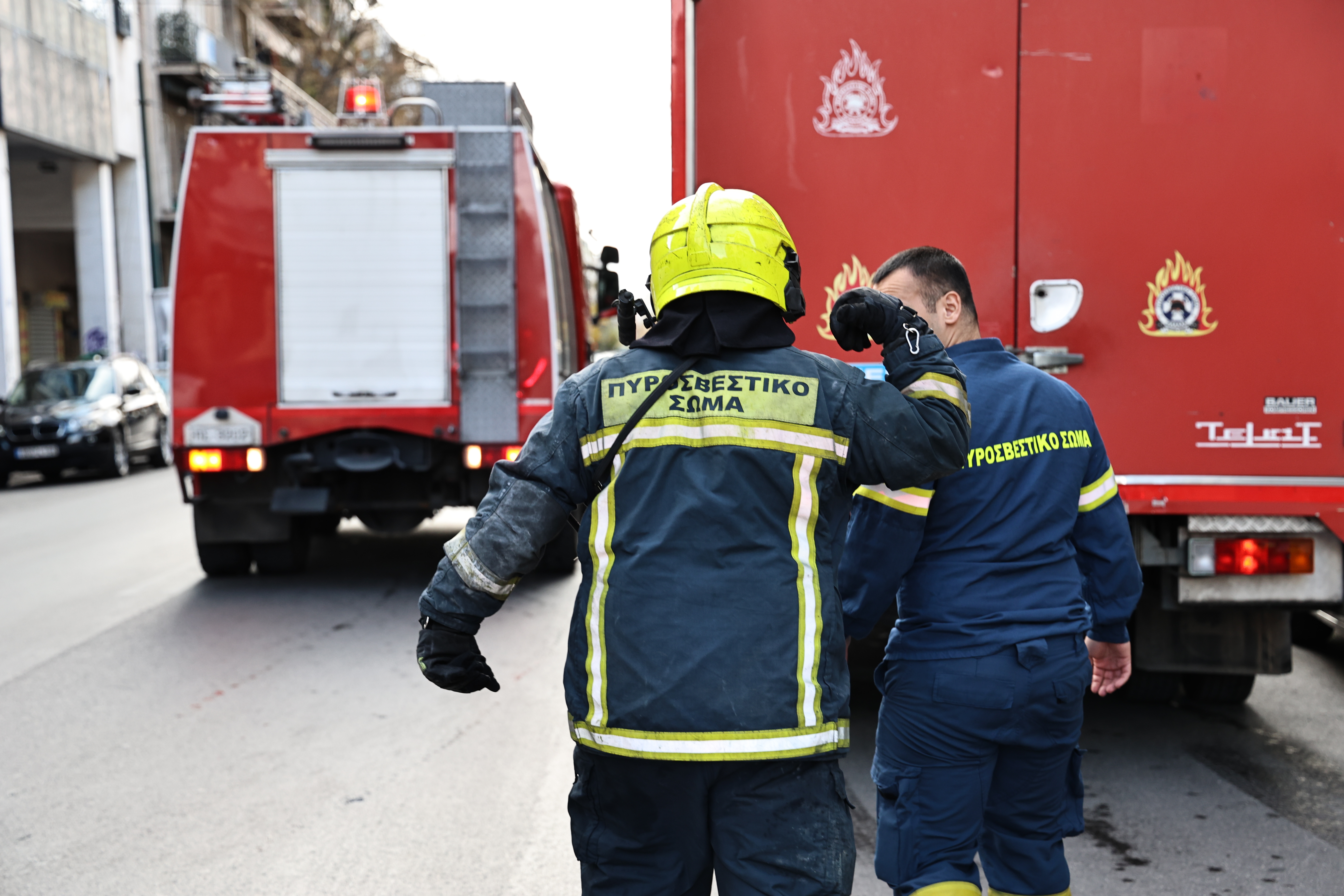 Συναγερμός στην Πυροσβεστική για φωτιά σε διαμέρισμα στο κέντρο της Θεσσαλονίκης-Μία γυναίκα στο νοσοκομείο