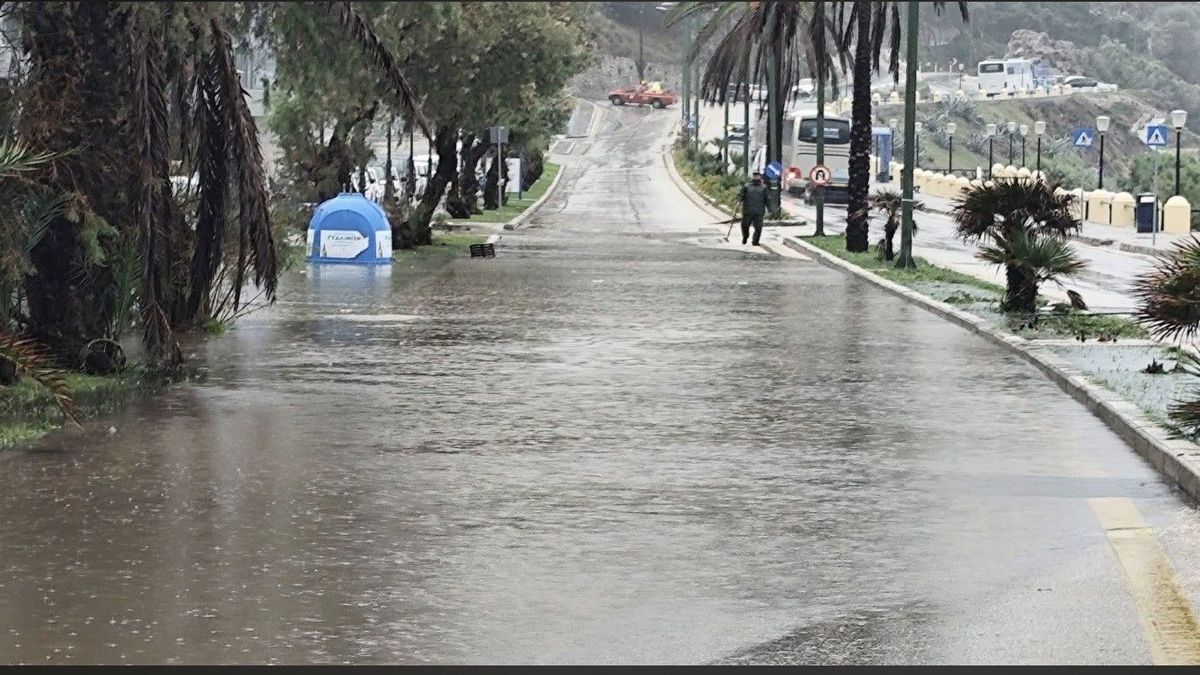 Άνοιξαν οι ουρανοί στη Ρόδο – Πλημμύρες στο οδικό δίκτυο