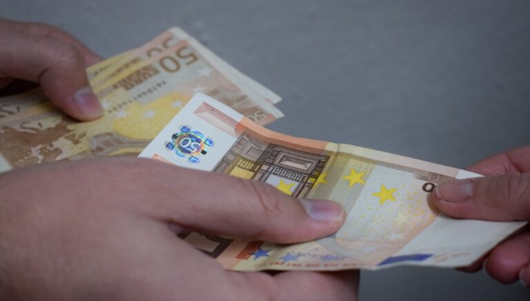 Οι πληρωμές από τον e-ΕΦΚΑ και τη ΔΥΠΑ από σήμερα έως τις 23 Οκτωβρίου – Οι δικαιούχοι