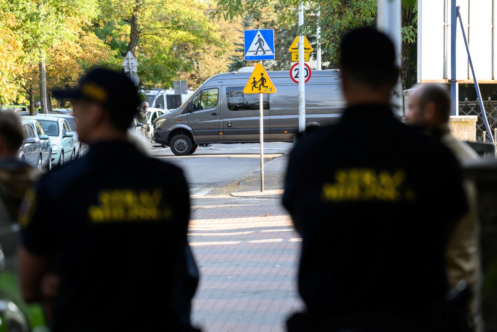 Μία νεκρή και δύο τραυματίες από επίθεση σε σχολείο στην Πολωνία – Δεκαπέντε ετών ο φερόμενος ως δράστης