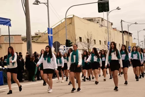 Γρεβενά: Απαλλαγή των καθηκόντων του ιερέα που κατηγορείται για ενδοοικογενειακή βία και εκδικητική πορνογραφία