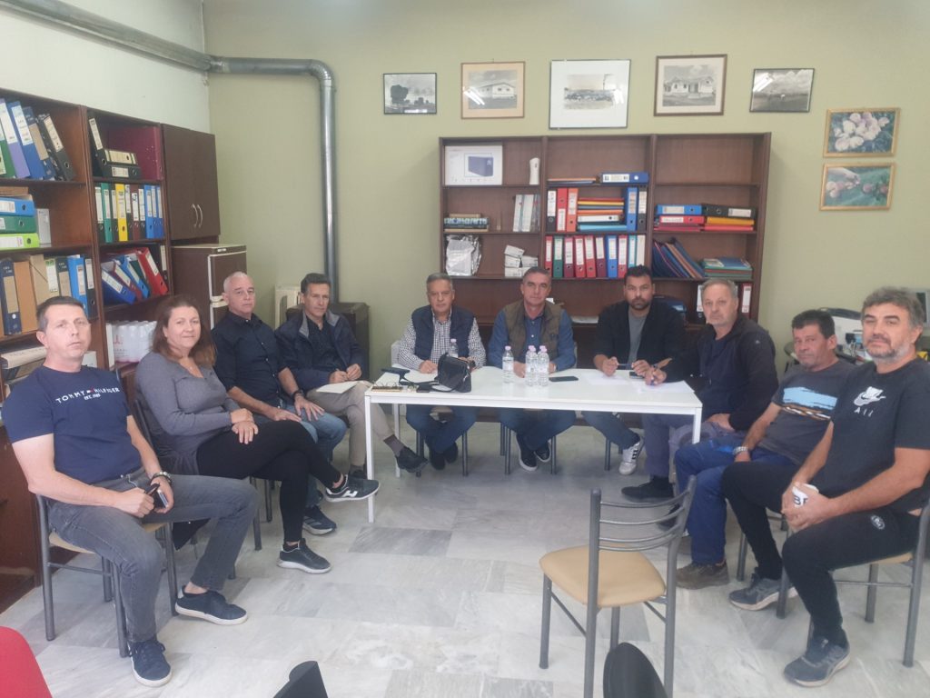 Αυτοψία σε δενδροκαλλιέργειες της Λάρισας για την παραμόρφωση των καρπών