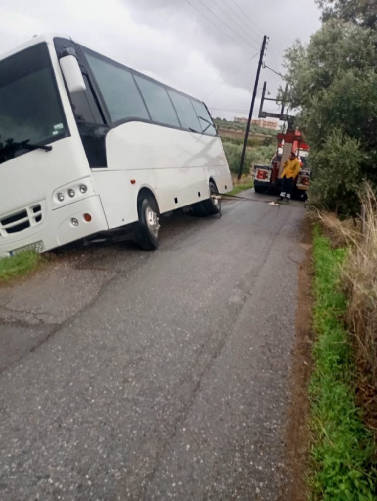 Ηράκλειο: Εκτός δρόμου σχολικό λεωφορείο – Και οι πέντε μαθητές είναι σώοι