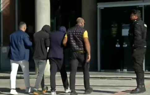 Νέα Ιωνία: Άγρια επίθεση σε γυναίκα οδηγό ταξί – Επιβάτης τη δάγκωσε και της έκοψε το αυτί