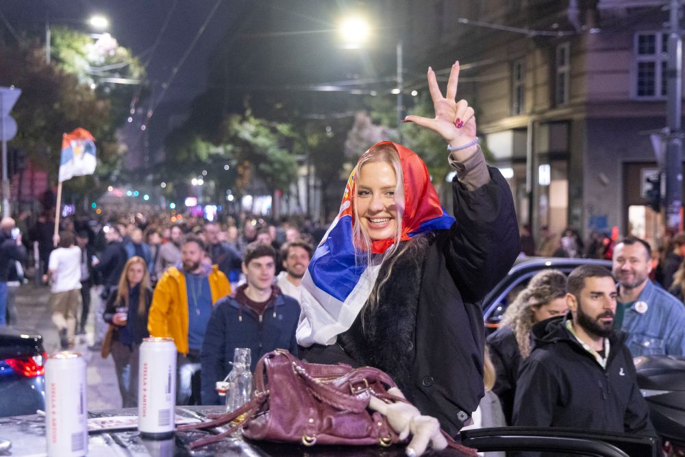 Σερβία: Συνεχίστηκαν και μετά τα μεσάνυχτα οι πανηγυρισμοί για την νίκη της «Φοιτητικής Λίστας» – Συγχαρητήρια από την ΕΕ