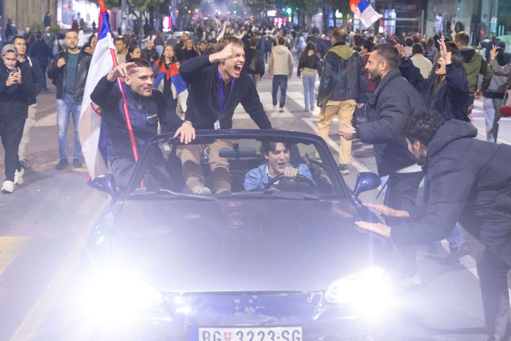 Σερβία: Συνεχίστηκαν και μετά τα μεσάνυχτα οι πανηγυρισμοί για την νίκη της «Φοιτητικής Λίστας» – Συγχαρητήρια από την ΕΕ