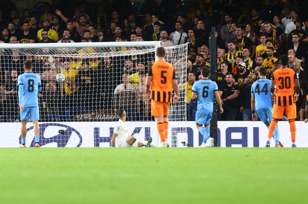Champions League: Πλήρωσε τα λάθη της η ΑΕΚ που γνώρισε την ήττα 3-1 στο Λονδίνο από την Σαχτάρ  ​