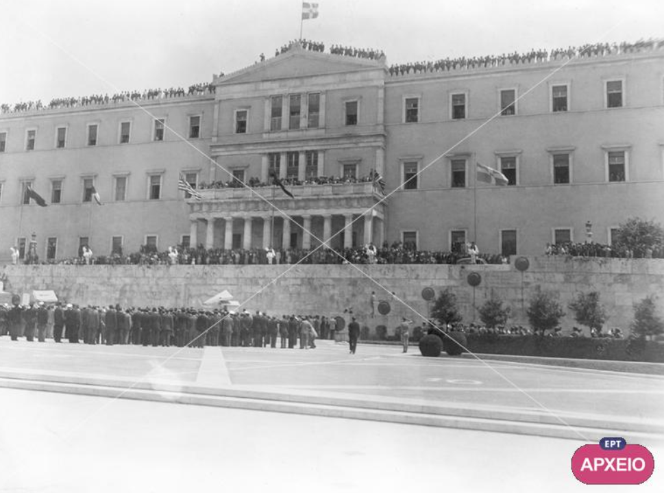 Απελευθέρωση της Αθήνας: 82 χρόνια από την αποχώρηση των Γερμανών – Το ιστορικό ντοκουμέντο από το Αρχείο της ΕΡΤ